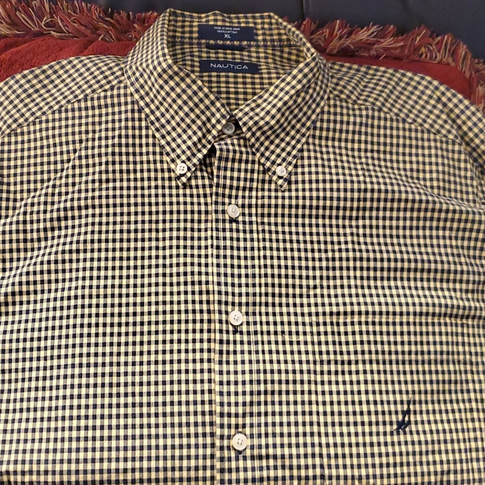 NAUTICA PLAID BUTTON DOWN SHIRT